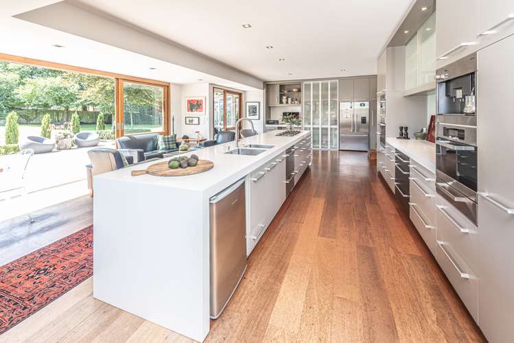 2 Eaton Crescent Otamatea_5