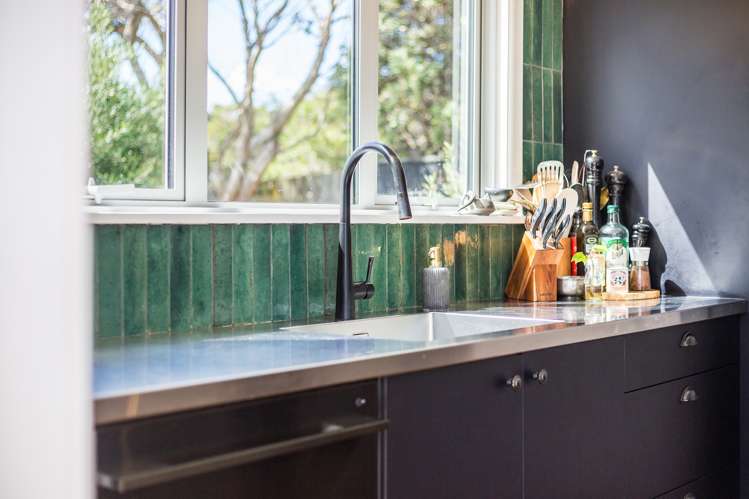 138 Mana Esplanade Paremata_17