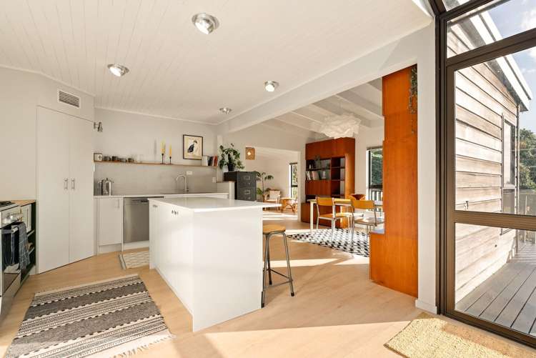 19 Kaitawa Road, York Bay Eastbourne_8