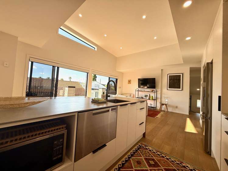 11/12 Stewart Street Raglan_13