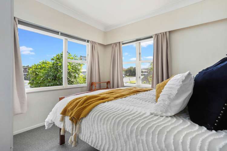 4265 Great North Road Glendene_21