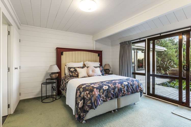 49 Charles Dickens Drive Mellons Bay_11