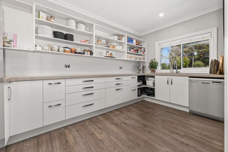 1097 Queen Street East Levin_23