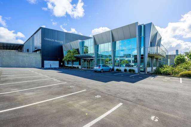 Versatile 424sqm Office with Expansion Options