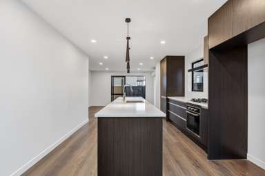 6 Alexander French Close_3
