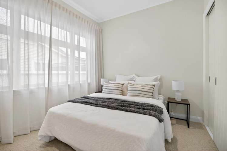 10 Joan Street Point Chevalier_9