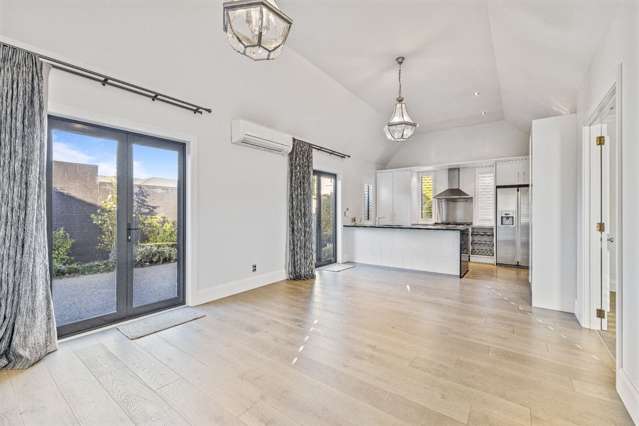 5 Merivale Lane Merivale_4