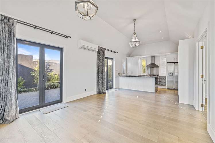 5 Merivale Lane Merivale_4