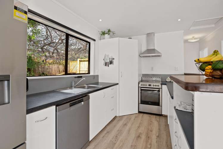 24 Hookway Grove Paraparaumu_2