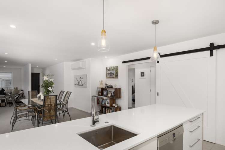 5 Hanlow Place Pyes Pa_17