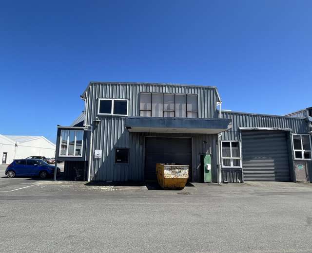 Vacant - versatile warehouse in Kapiti