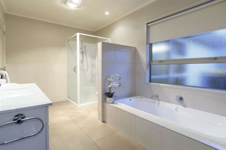 136 Waterside Drive Pyes Pa_19