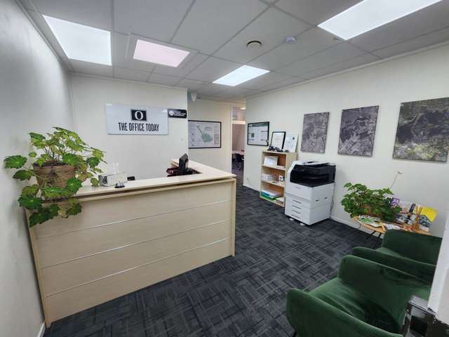 LARGE OFFICE ON KERIKERI RD WITH PARKING