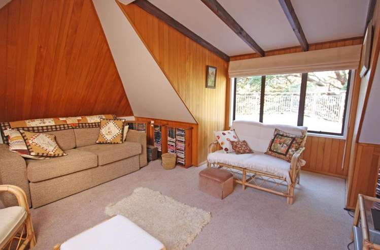 128 Oratia Place Onemana_11