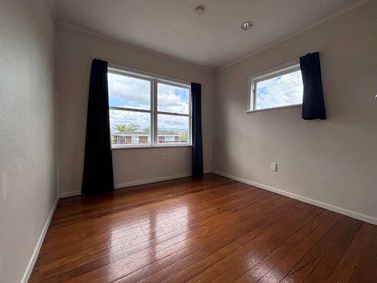 1/8 Quiet Street Te Atatu South_7