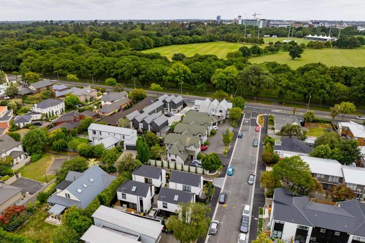 2/10 Brockworth Place Riccarton_16