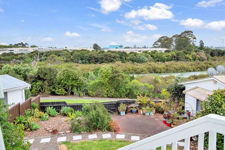 141 Flanshaw Road Te Atatu South_24
