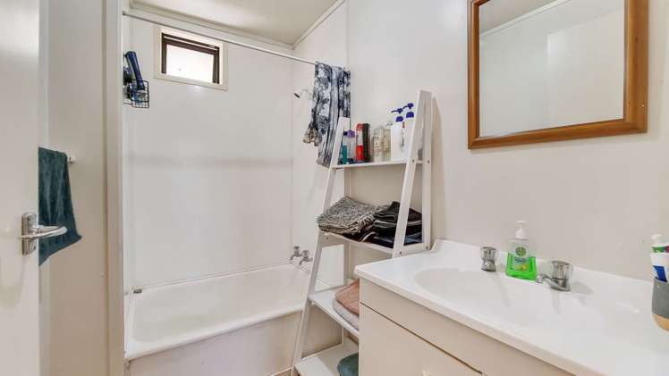 28 Neil Road Fairy Springs_9