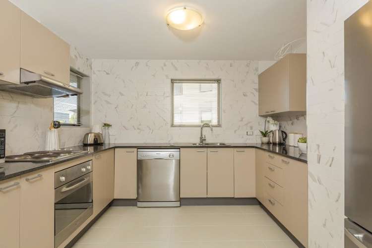 2j/12 Morning Star Place Mount Albert_2