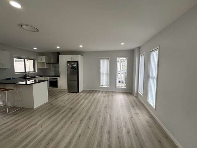 2/45 Fremantle Place Pakuranga Heights_3