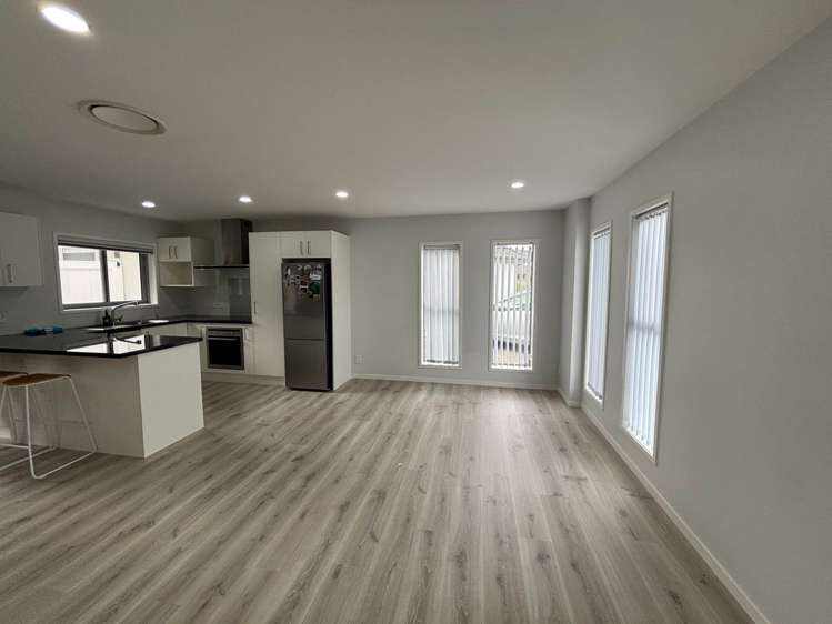 2/45 Fremantle Place Pakuranga Heights_3