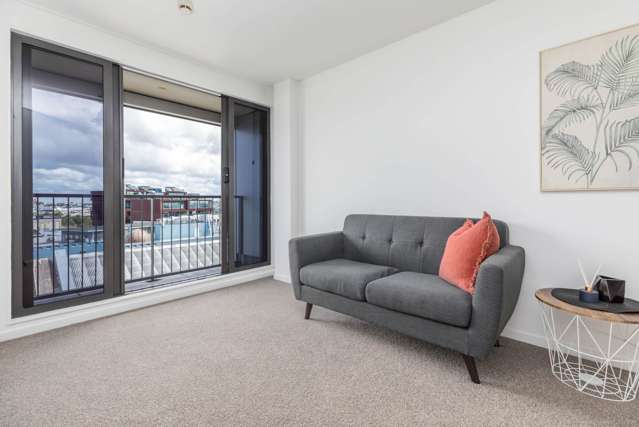 Spacious Corner Apartment in Prime CBD Location