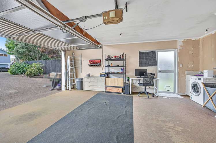 2/17 Beach Road Pahurehure_12