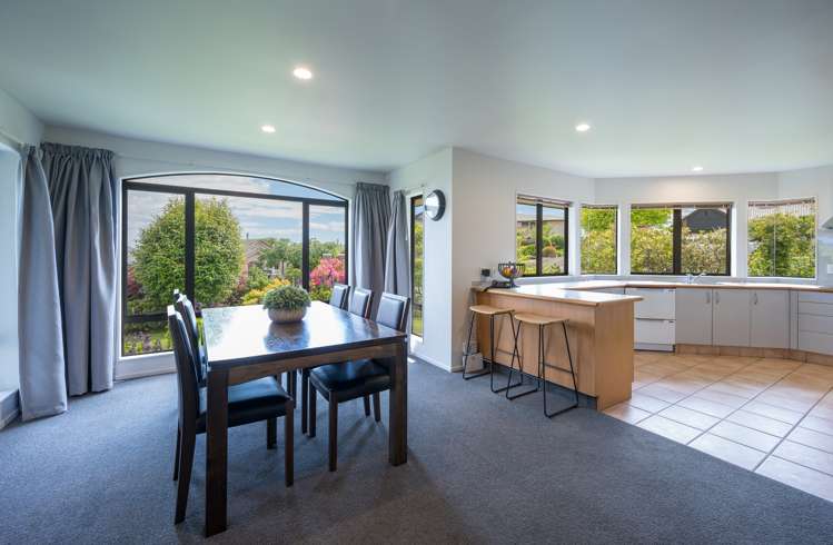 23 Olympus Way Richmond_9