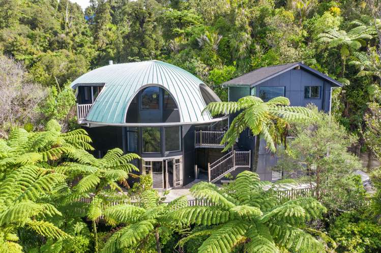 442 Scenic Drive Waiatarua_24