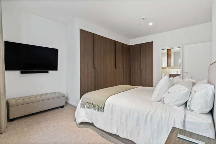 2103/10 Commerce Street_5