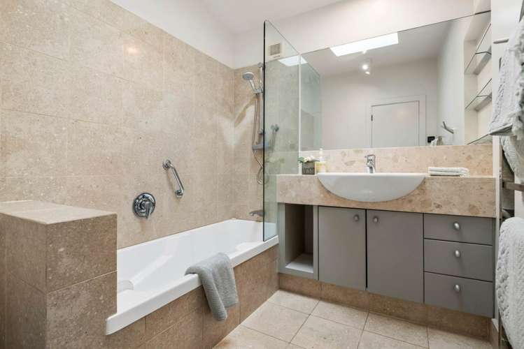 1 Beach Road Castor Bay_5