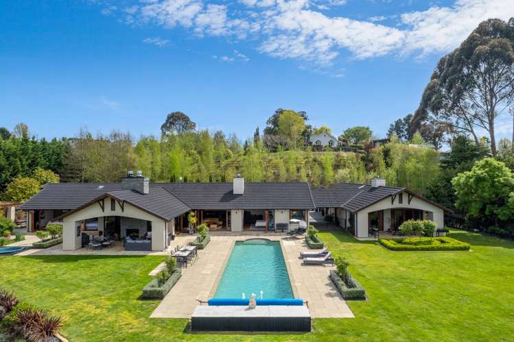 76 Bronte Road East_1