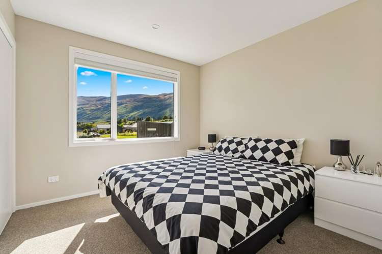 8 Lakefield Close Kingston_16