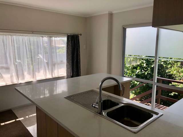 2/18 Chipping Dale Mangere Bridge_3