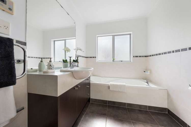 1 Pertosa Drive Flat Bush_21