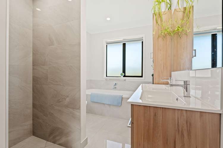 13 & 13a Te Awa Place Red Beach_12