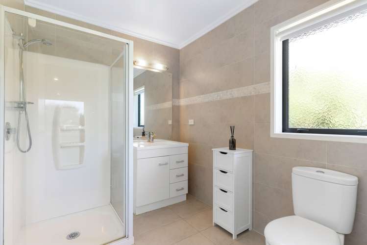 28 Columbia Crescent Beachlands_13