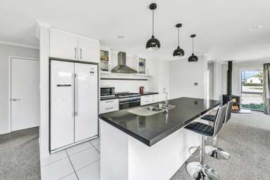 8 Highworth Crescent_2