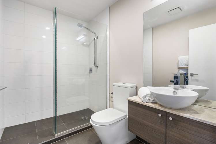 6/8 Wilk Lane Browns Bay_11