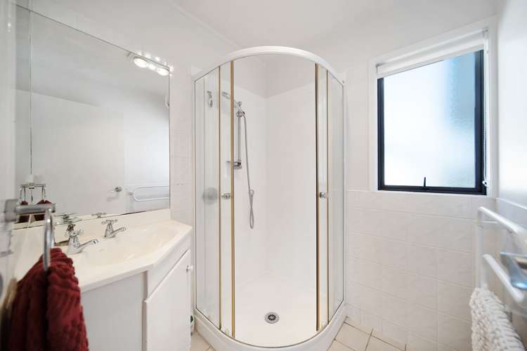 2/2 Corolu Place Conifer Grove_13