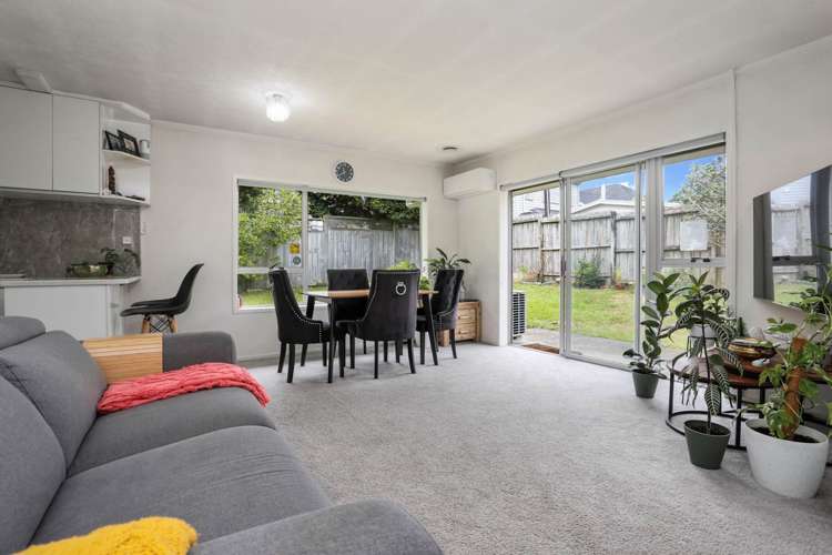 2/8 Stamford Park Road Mount Roskill_1