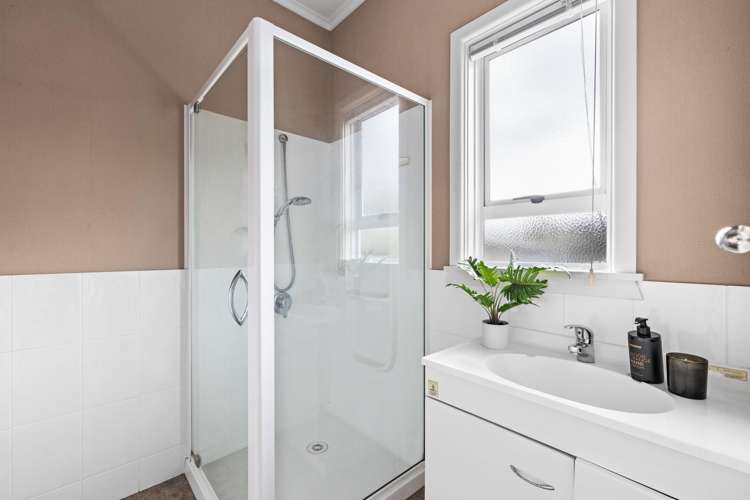 46 Menin Road Onekawa_10