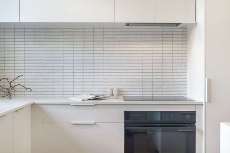 2/37 Glen Atkinson Street St Heliers_14