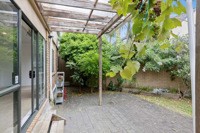 7/1 Melview Place New Lynn_2