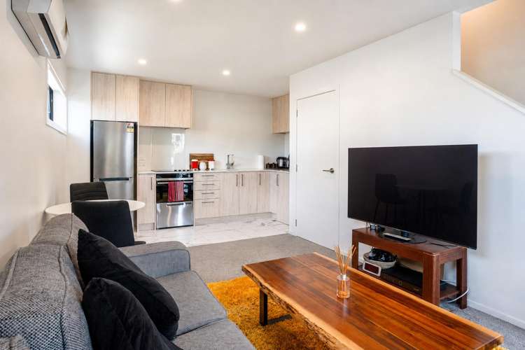 2/83 Vodanovich Road_3