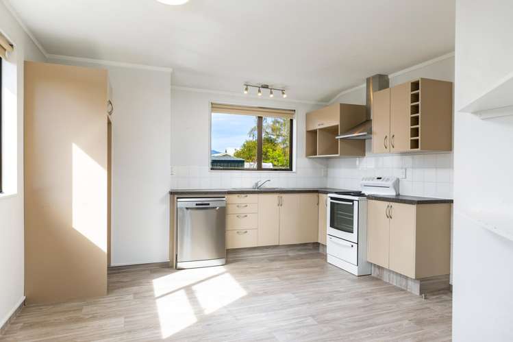 2/8 Eltham Road Blenheim_1