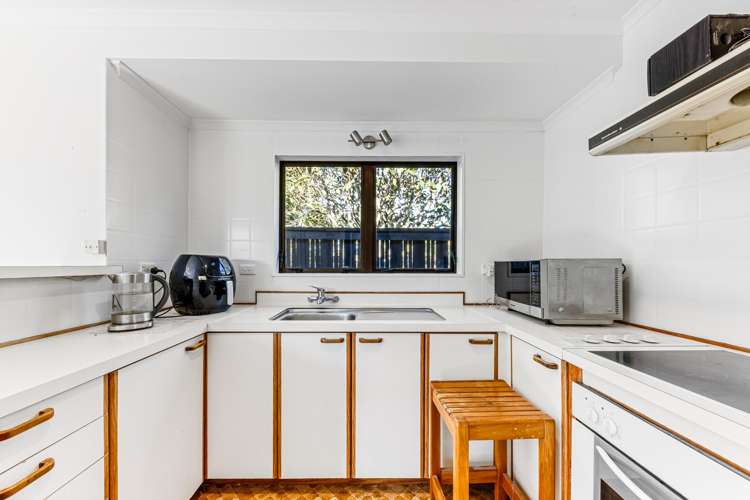 7b Neville Street Point Chevalier_9