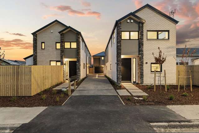 Space, Sun and a Car Park $499,000!!