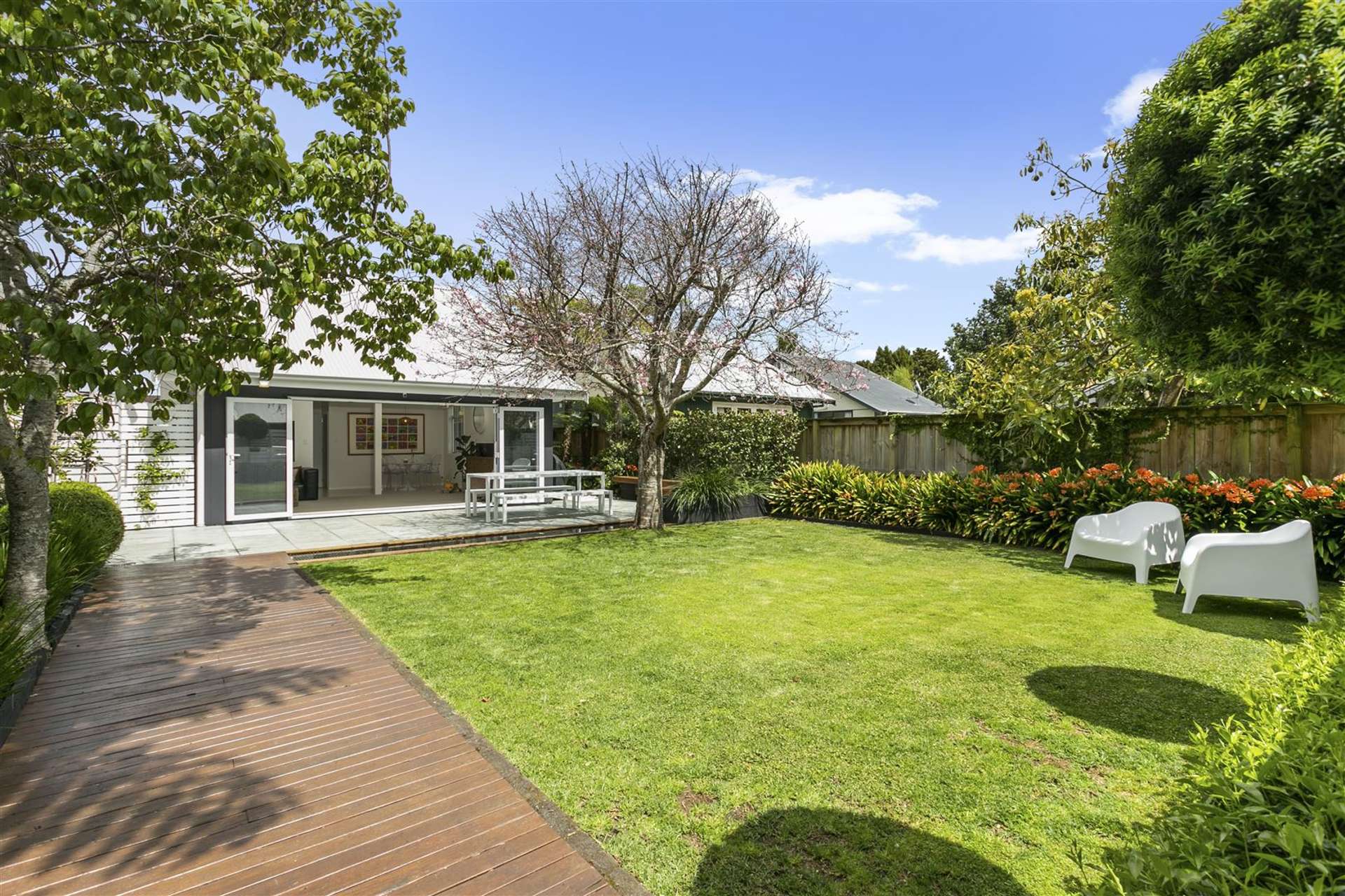 2/25a Beach Road Te Atatu Peninsula_0