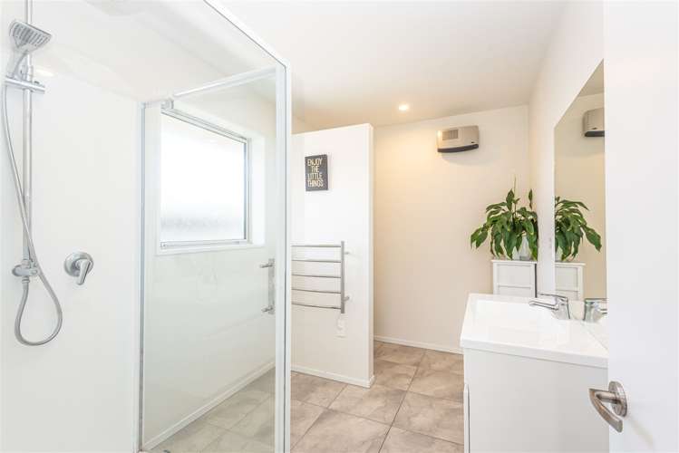 4 James Caird Lane Wigram_16